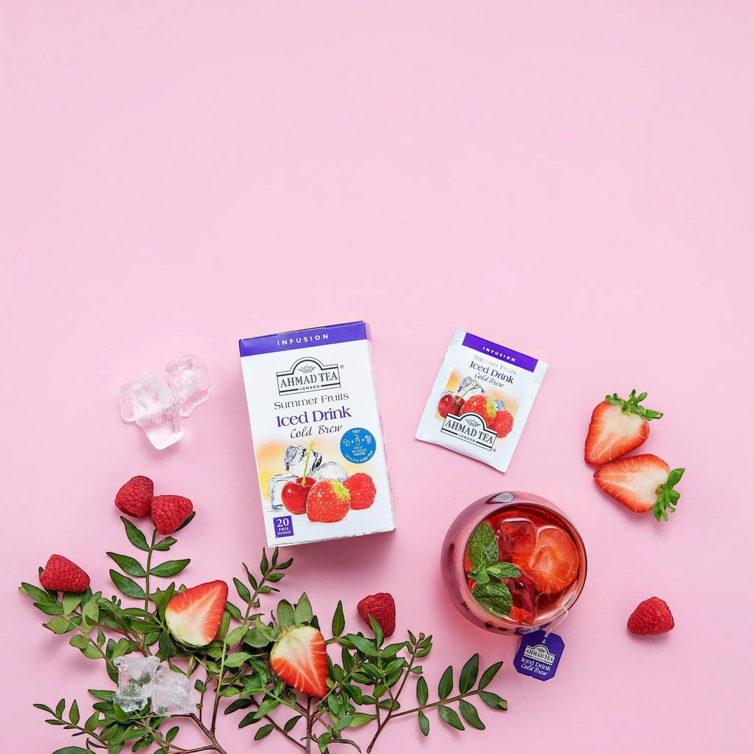 Delikatesi i tako to... Ahmad Tea Summer Fruits cold brew tea box and sachet with fresh berries and iced drink