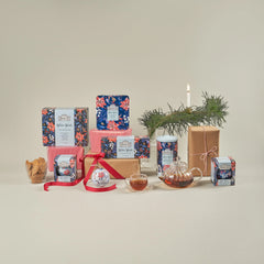 Delikatesi i tako to... Ahmad Tea Winter Wonder collection featuring English Breakfast tea in decorative baubles and tins