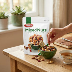 Delikatesi i tako to... Pellito mixed nuts with cranberries in a 150g pouch, served in a bowl on a wooden table.