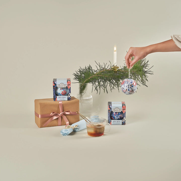 Delikatesi i tako to... Winter Wonder English Breakfast tea in a decorative bauble with gift box and tea cup