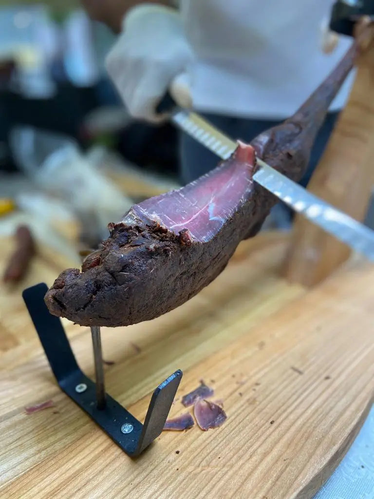 Pršut but u komadu ovečetina  cca 2.5 kg Delikatesi i tako to...