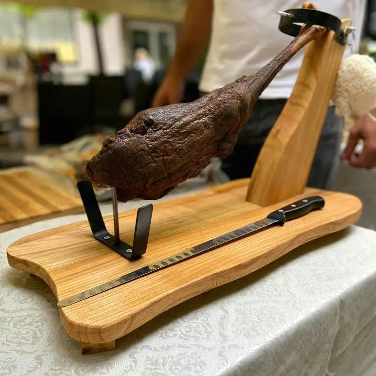 Pršut but u komadu ovečetina  cca 2.5 kg Delikatesi i tako to...